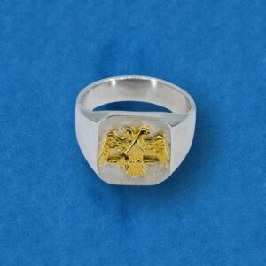 Anello massonico a sigillo in argento 925‰ con aquila bicipite in oro, realizzato a mano in Italia, simbolo del Rito Scozzese.