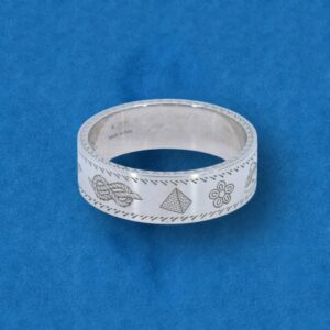 anello massonico in argento con incisioni dei più noti e affascinanti simboli massonici